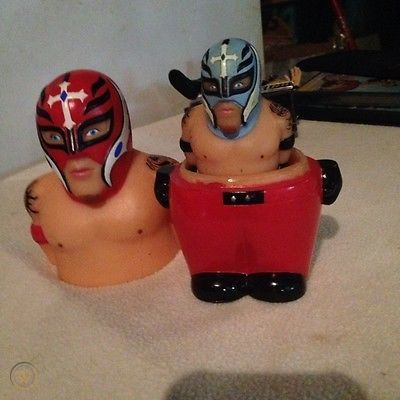 WWE Shopzone 2004 Rey Mysterio PWcatalog
