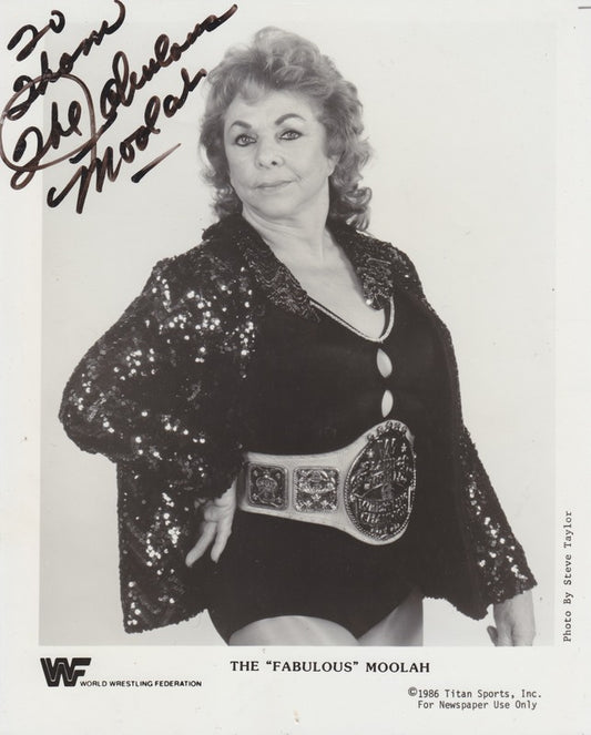 1986 WWF LADIES CHAMPION Fabulous Moolah (Signed)