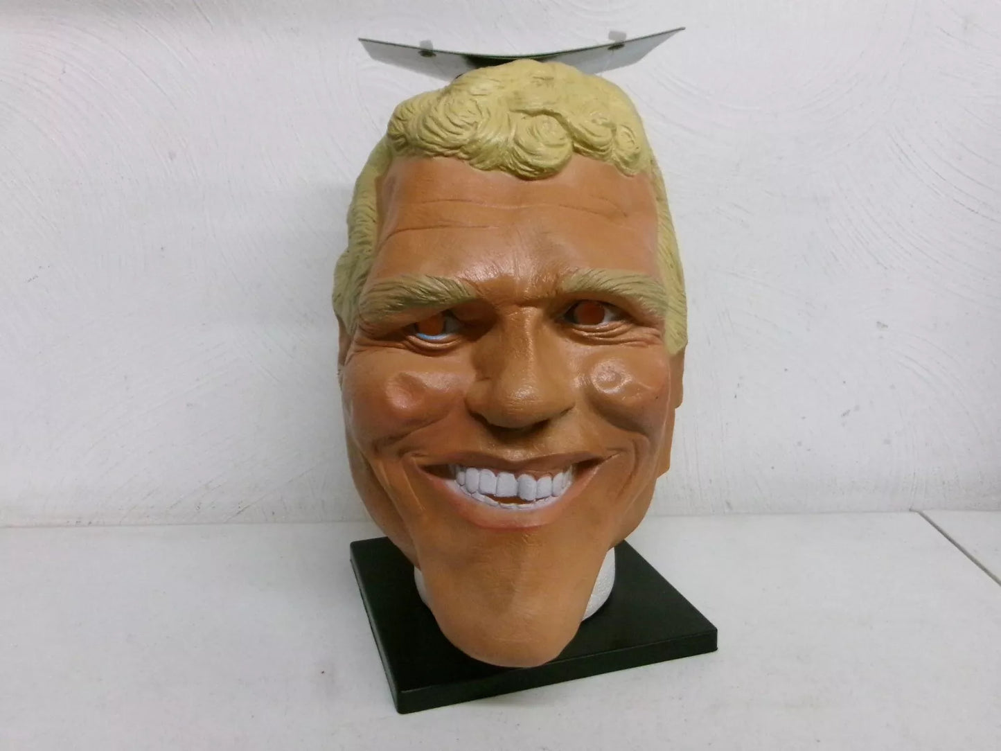 WWF Sycho Sid Mask by Cesar 1999 PW Catalog