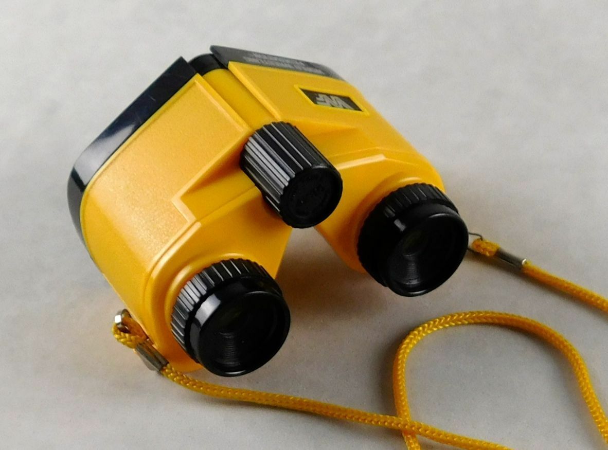 WWF Hulk Hogan binoculars 1993